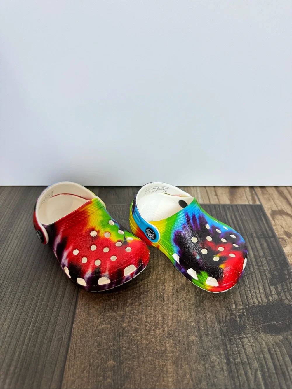 CROCS Kids Classic Tie Dye Rainbow Clogs Toddler Size C2 Colorful Shoes